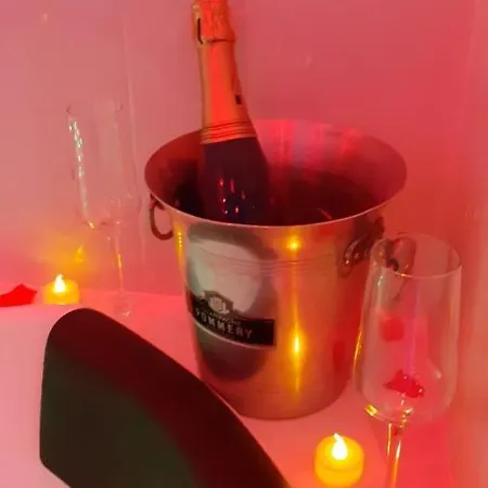 Le Bijou Avec Jacuzzi Et Sauna Privatif Terrasse Plein Sud Clim Parking Privatif Apartament Bandol